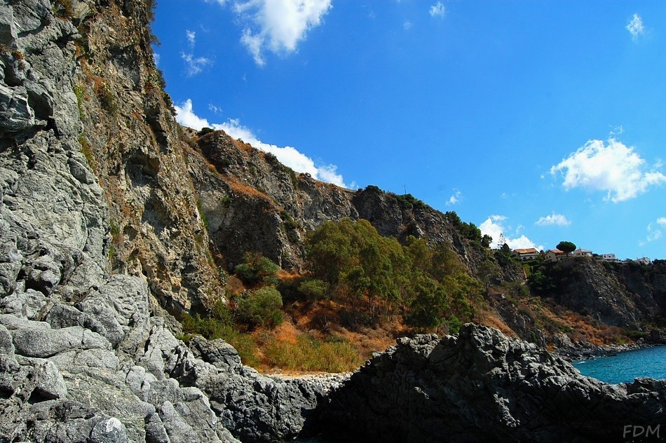 Calabria - scogliera di Copanello e grotte di San Gregorio